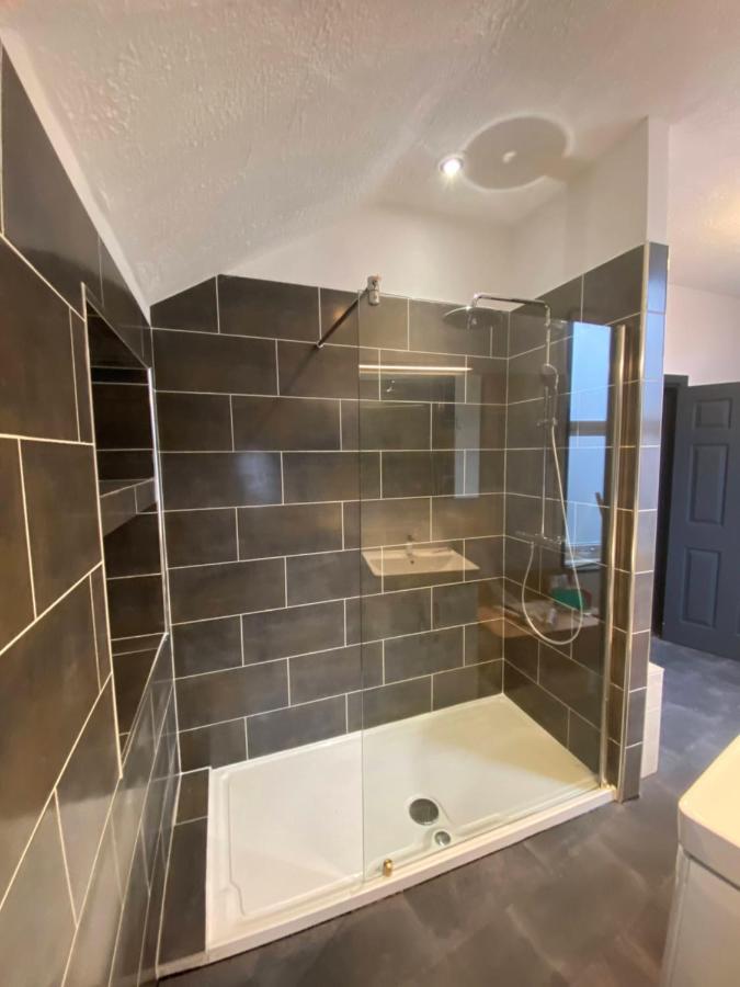 Gorgeous Town Center 3 Bedroom Self Contained Apartment For 1-5 People Harrogate Dış mekan fotoğraf
