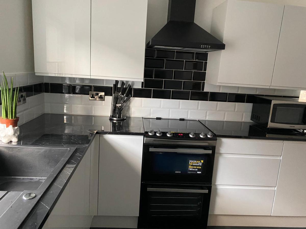 Gorgeous Town Center 3 Bedroom Self Contained Apartment For 1-5 People Harrogate Dış mekan fotoğraf